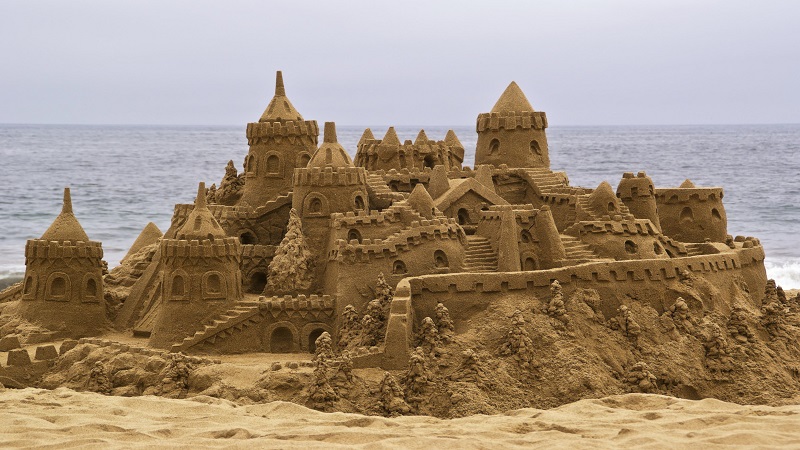 Risultati immagini per castelli di sabbia